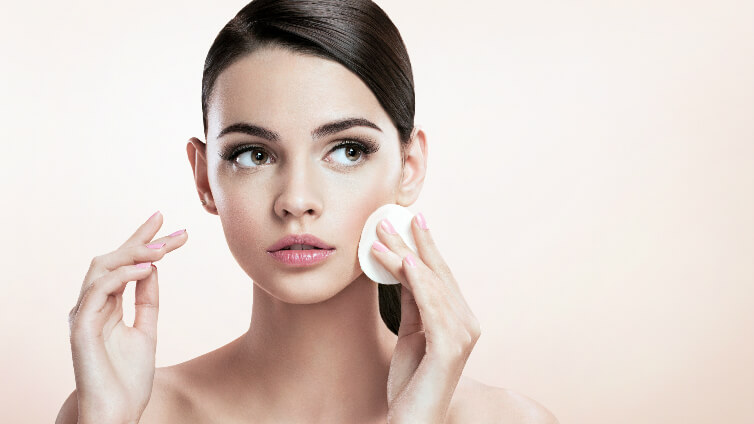 Jak efektywnie dbać o własną skórę twarzy i poprawić jej stan?